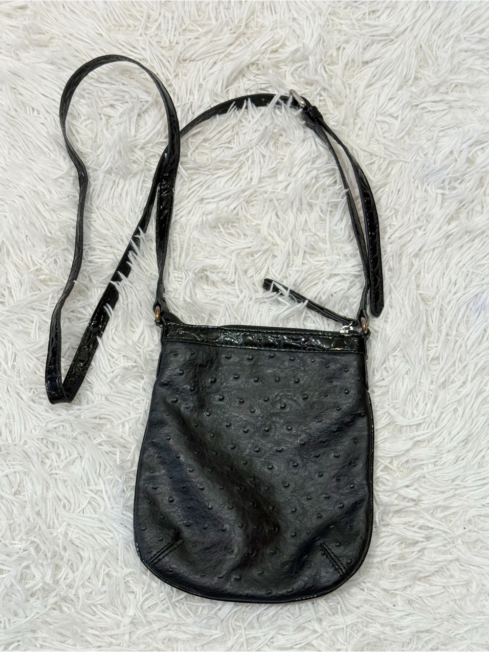 Guess Leather Crossbody  Purse Floral Print Interior with Silver Logo Plaque - Picture 5 of 15